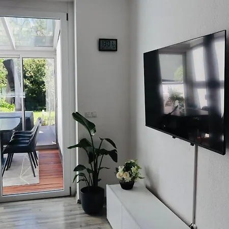 Premium - Reihenmittelhaus - 5 Min Zur & Hbf Mönchengladbach