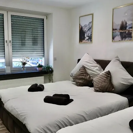 Premium - Reihenmittelhaus - 5 Min Zur & Hbf Mönchengladbach