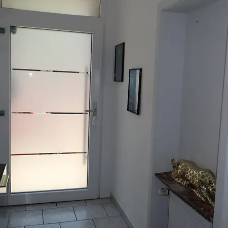 Premium - Reihenmittelhaus - 5 Min Zur & Hbf Mönchengladbach