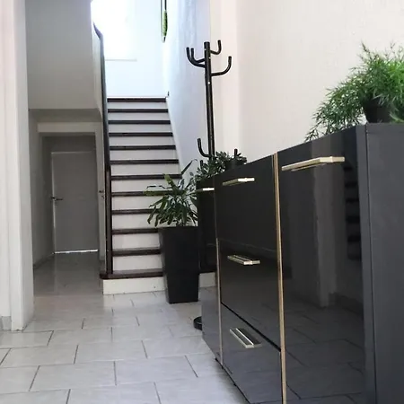 Villa Premium - Reihenmittelhaus - 5 Min Zur & Hbf Mönchengladbach